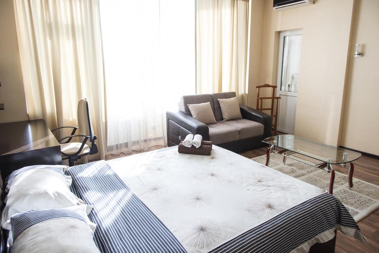 Apartment On Kunayeva 38 쉼켄트 외부 사진