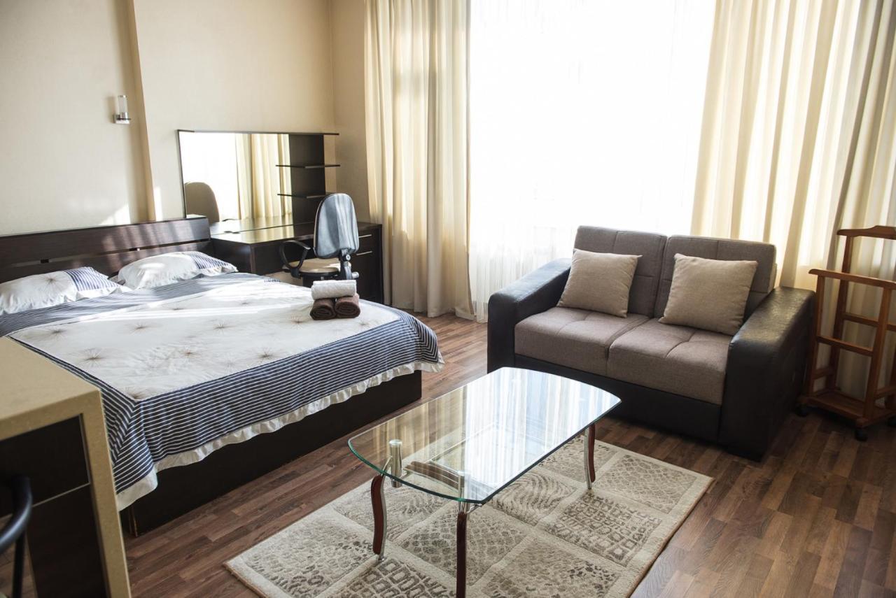 Apartment On Kunayeva 38 쉼켄트 외부 사진